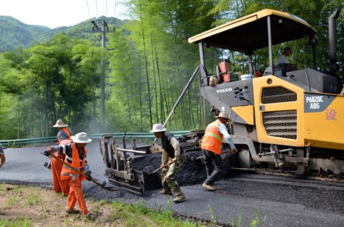 廣德市 竹鄉(xiāng)畫廊旅游 100 風(fēng)景道公路 唐流 建平 路面改造工程正式進(jìn)入瀝青面層攤鋪施工