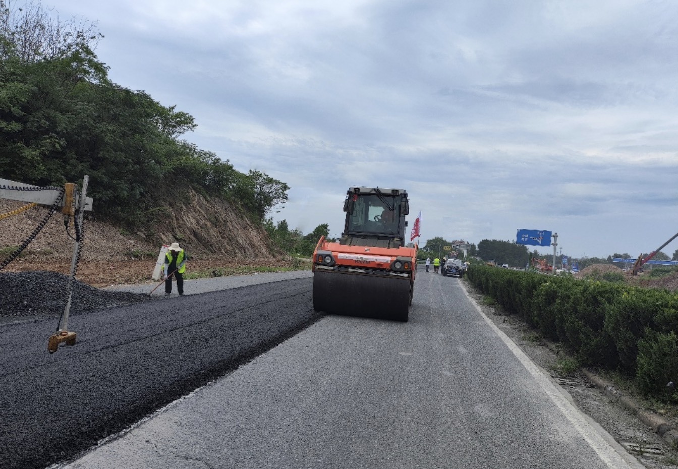 秦皇島路橋承赤高速公路2019年主體養(yǎng)護工程(路面工程)施工lm-2標段," href="https://www.veer.com/photo/121101960?utm_source=baidu&utm_medium=imagesearch&chid=902