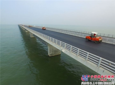 央視&ldquo;新聞聯(lián)播&rdquo;聚焦悍馬設(shè)備在珠港澳大橋上的應(yīng)用-維特根-工程機械動態(tài)-中國路面機械網(wǎng)